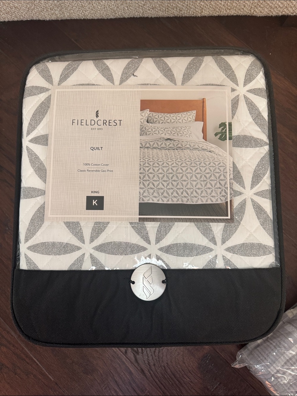 Fieldcrest King Quilt - Gray & White Geometric Design with Plaid Shams